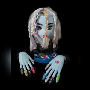 monster high Styling Head Doll with White Hair and Blue Skin